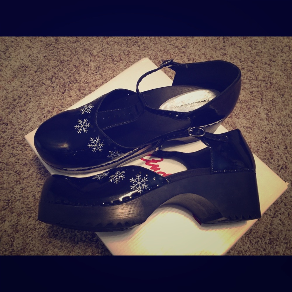NEW Hanna Andersson Snowflake Swedish Clogs Shoes